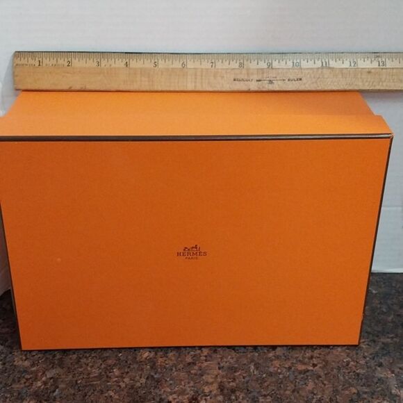 Hermès Vibrant Orange Gift Box - Picture 2 of 5
